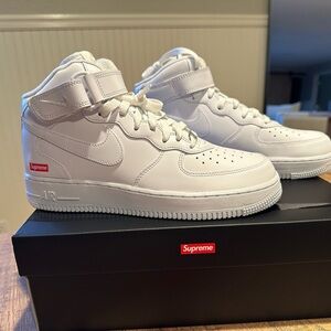 Supreme Nike Air Force 1’s.
Brand new in box, never worn.
Men’s size 8.
